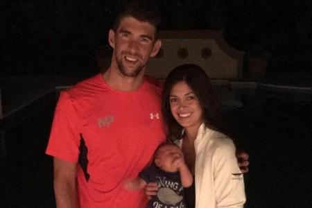 Boomer Robert, 5. Mai. Die Eltern: Schwimm-Star Michael Phelps und Verlobte Nicole Johnson.