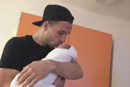 Die Eltern: Lukas Podolski und Ehefrau Monika.