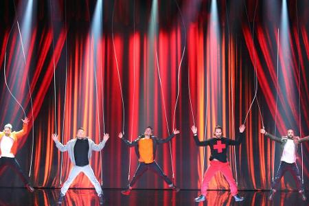 Der Europameister im Turnen, Philipp Boy (29), und sein Kumpel, Ski-Freerider Bene Mayr (27), sind auf den Spuren von N'Sync...