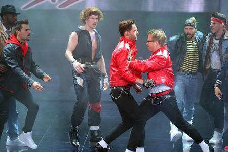 Die beiden TV-Köche Mario Kotaska (42) und Alexander Kumptner (33) müssen in besonders große Fußstapfen treten. Sie versuche...