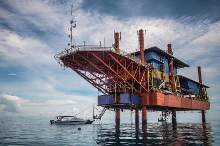Aus alt mach neu: Wenn eine alte Ölplattform nicht mehr rentabel ist, dann weg damit? Weit gefehlt, denn vor Malaysia ist da...