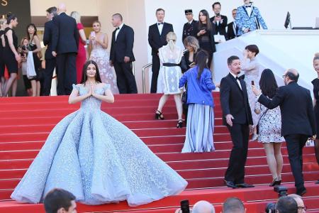 Die indische Schauspielerin Aishwarya Rai Bachchan sorgte mit dieser himmelblauen Prinzessinnen-Robe von Michael Cinco für A...