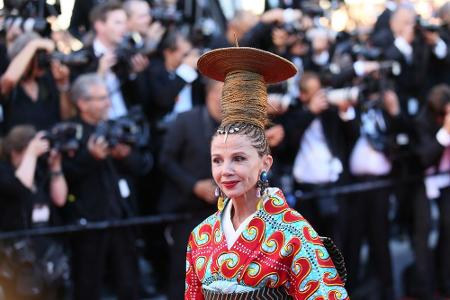 Den Preis für das wohl ungewöhnlichste Outfit der diesjährigen Filmfestspiele kann wohl die spanische Schauspielerin Victori...