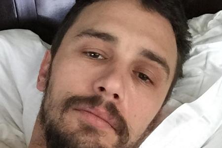 Schauspieler James Franco (38) hätte wohl gerne länger geschlafen. Noch nicht ganz wach nimmt er dieses Selfie auf.