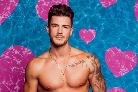 Adriano (26), Automobilkaufmann und Student aus München: 