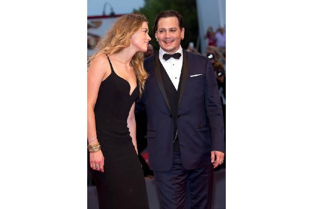 Dabei stehen sich natürlich Johnny Depp und Amber Heard gegenüber: Die Schauspielerin hatte ihren Ex-Mann beschuldigt, sie w...