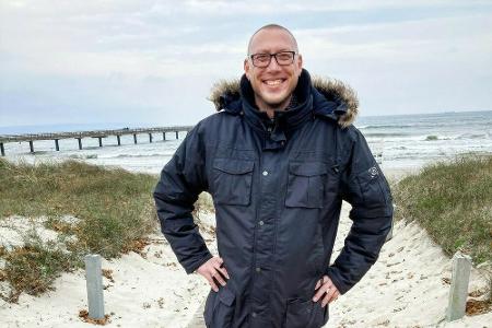 Auf Deutschlands größter Insel Rügen lebt der 40-jährige Maik. Er wünscht sich eine eigene Familie - und Enkelkinder für sei...