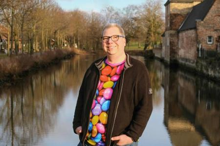 Der Münsterländer Tobias (45) bekommt Unterstützung von seiner Mutter Marianne (67). Findet der Entertainer so endlich die F...