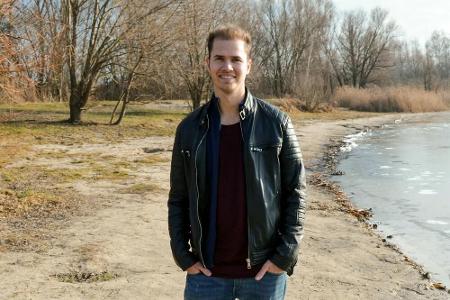 Nics (25) Mama Jacqueline (50) glaubt, dass ihr Sohn einfach zu schüchtern ist, um die richtige Frau für sich zu gewinnen. V...