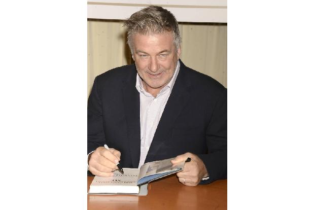 Auch Alec Baldwin lädt sich gern Gäste ein. Der Schauspieler und Comedian greift mit seinem Podcast 'Here's The Thing With ...