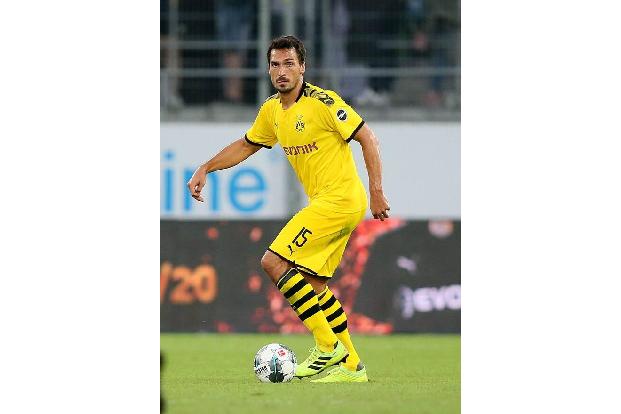 'Alleine ist schwer' sagte sich Mats Hummels. Das stimmt in vielerlei Hinsicht, schließlich stehen dem Fußballer auf dem Pla...