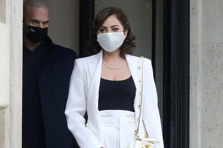 Lady Gaga zieht bei Dreharbeiten in Rom alle Blicke auf sich.