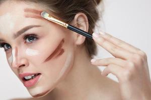 Tantouring sorgt für definierte Gesichtszüge und einen strahlenden Teint.