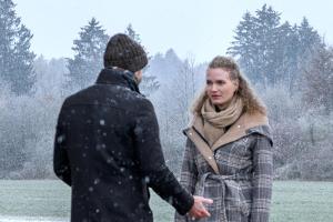 "Sturm der Liebe": Maja ist fassungslos: Der fremde Mann behauptet, ihr Vater Cornelius zu sein.