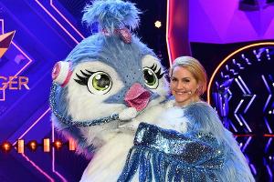 Bei "The Masked Singer" enthüllt: Unter dem Küken steckt "Tagesschau"-Star Judith Rakers.
