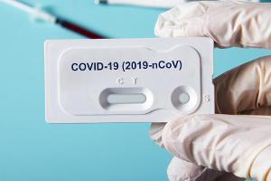 Bald schon sollen Schnelltests zur Verfügung stehen, die auch von Laien durchgeführt werden können.