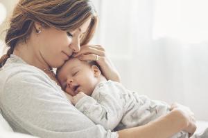 Nach der ersten Geburt finden sich Frauen in einer vollkommen neuen Rolle wieder.