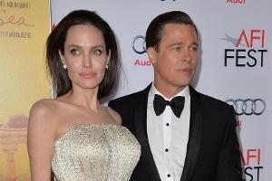 Die Schauspieler Angelina Jolie und Brad Pitt bei einer Veranstaltung im Jahr vor ihrer Trennung.