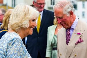 Herzogin Camilla und Prinz Charles haben ein Gartenbild veröffentlicht.