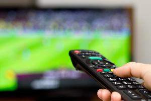 Ausgewählte Spiele der Fußball-Europameisterschaft 2024 werden auch bei den Sendern ARD und ZDF zu sehen sein.