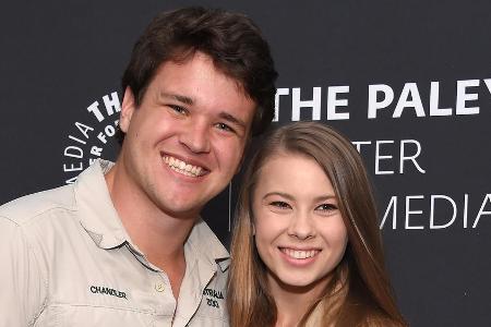 Chandler Powell und Bindi Irwin sind erstmals Eltern geworden.