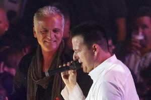 Nino de Angelo (l.) und Michael Wendler bei einem Duett in Oberhausen.