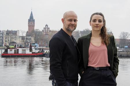 Jürgen Vogel und Seyneb Saleh bei den Dreharbeiten zu 