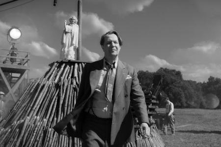 Gary Oldman als Drehbuchautor Herman J. Mankiewicz in 