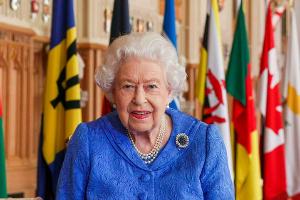 Queen Elizabeth II. unterzeichnet am Tag nach dem explosiven Interview von Prinz Harry und Herzogin Meghan eine Nachricht zu...