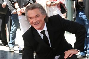 Kurt Russell mit seinem Stern auf dem Hollywood Walk of Fame
