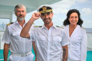"Das Traumschiff" (v.l.): Staff-Kapitän Martin Grimm (Daniel Morgenroth), Kapitän Max Parger (Florian Silbereisen), Hoteldir...