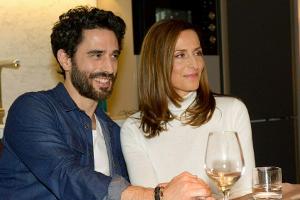 "GZSZ": Zwischen Katrin (Ulrike Frank) und Tobias (Jan Kittmann) kommt es zu einem Kuss.