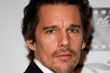 Ethan Hawke feiert Premiere als Marvel-Charakter.