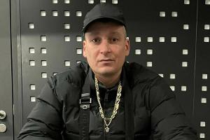 187-Strassenbande-Mitglied LX ist schon zum zweiten Mal auf Platz eins der Charts.