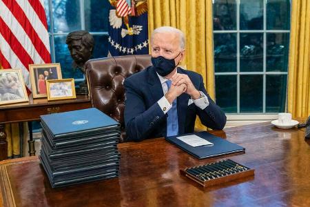 Joe Biden ist im Oval Office eingezogen.