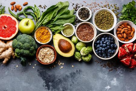 Avocado, Grapefruit, Leinsamen - die Liste der Superfoods wird jedes Jahr länger. Auch 2021 kommen neue Trends hinzu.