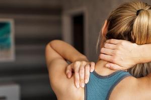 Wer Muskelkater hat, sollte auf ausreichend Regenerationszeit achten.