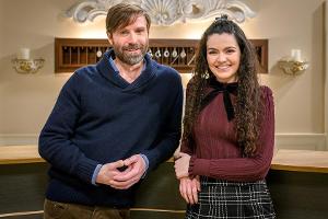 Neue Gesichter am Fürstenhof: Shirin Ceylan (Merve Cakir) und Lars Sternberg (Christoph Mory).