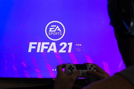 Ein Mann vor einer Partie 