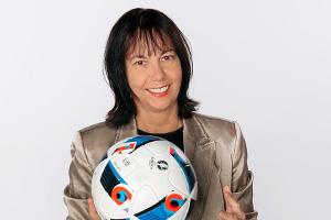 Seit 1989 unentwegt am Ball: Sportreporterin Sabine Töpperwien