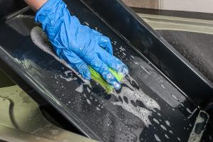 Spülmittel und Schrubben helfen nicht bei allen Krusten.