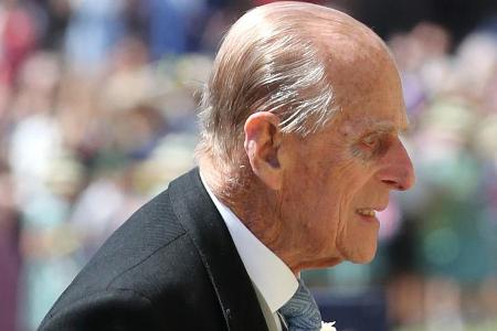 Prinz Philip bleibt vorerst im Krankenhaus.