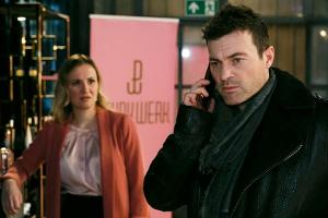 "Alles was zählt": Ben stellt Isabelle aufgebracht zur Rede.