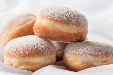 Berliner, oder Krapfen genannt, gehören für viele zum Karneval einfach dazu.