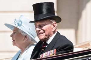 Prinz Philip bei einem öffentlichen Auftritt im Jahr 2017 - daneben seine Frau, Queen Elizabeth II.