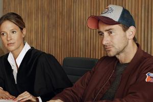 "Der Beischläfer": Auf Richterin Dr. Julia Kellermann (Lisa Bitter) und Charlie Menzinger (Harry G) warten neue Fälle.