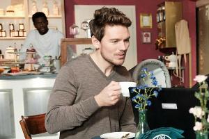 Till Weigel (Constantin Lücke) darf sich auf ein Wiedersehen mit seinem Bruder Chris freuen.