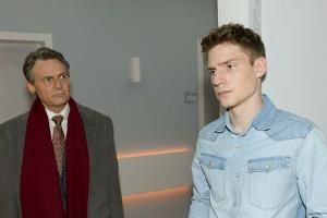 "GZSZ": Jo Gerner (l.) hat den Verdacht, dass Moritz ihm etwas verheimlicht.