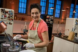 Barbara Wussow versucht sich bei "Das große Promibacken" an aufwendigen Torten.