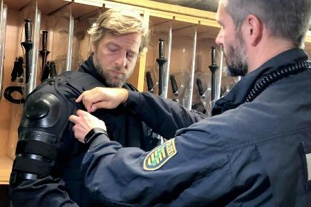 Henning Baum geht unter die echten Polizisten.